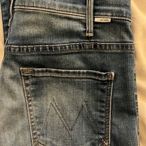 NWOT. MOTHER “ The hustler ankle fray”  size 28